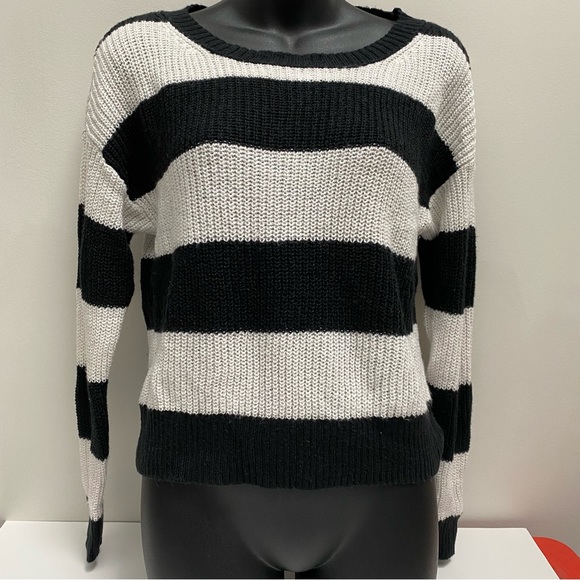 American Eagle Black and White Rugby Sweater - Picture 5 of 12